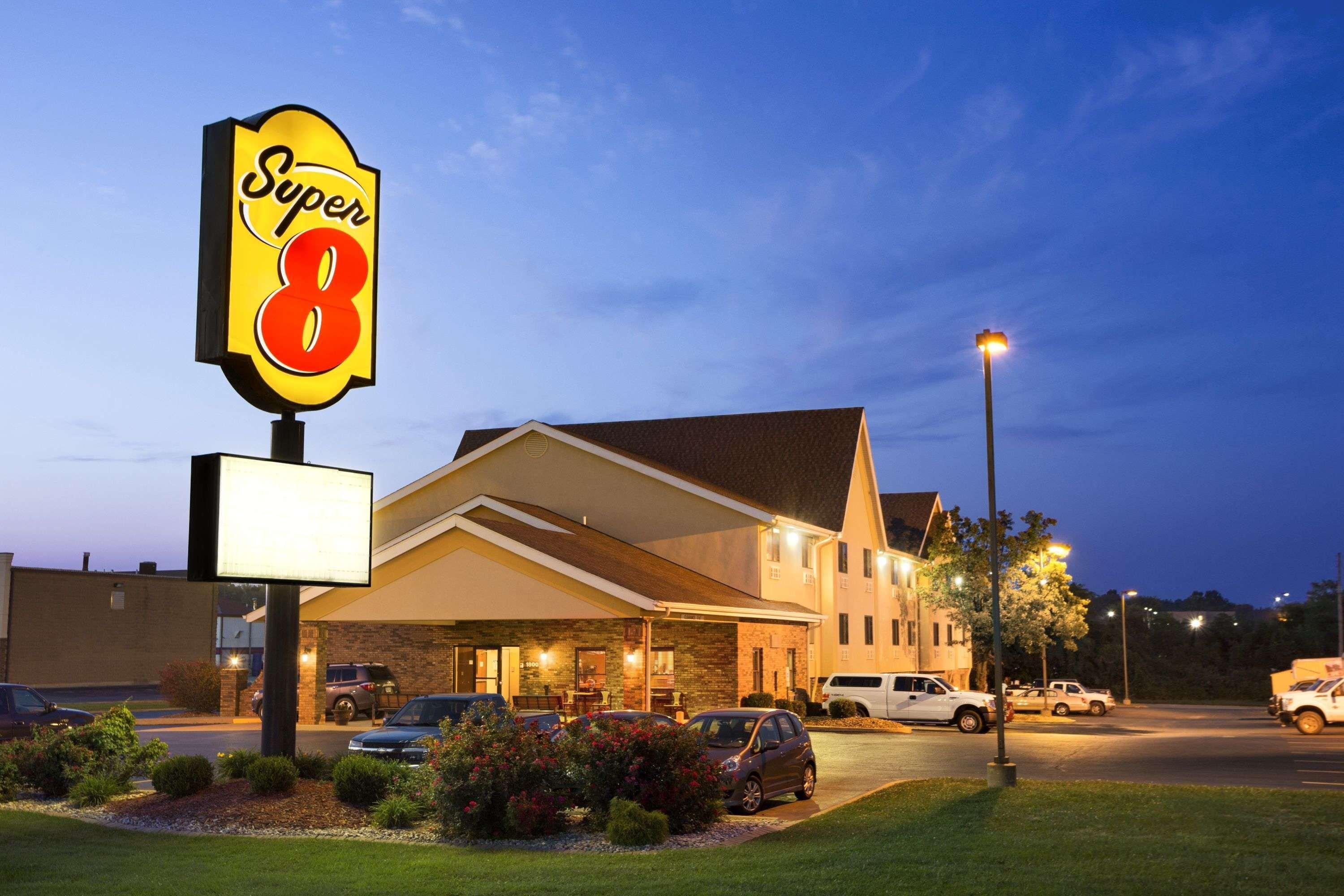 Super 8 By Wyndham Alton Motel Buitenkant foto